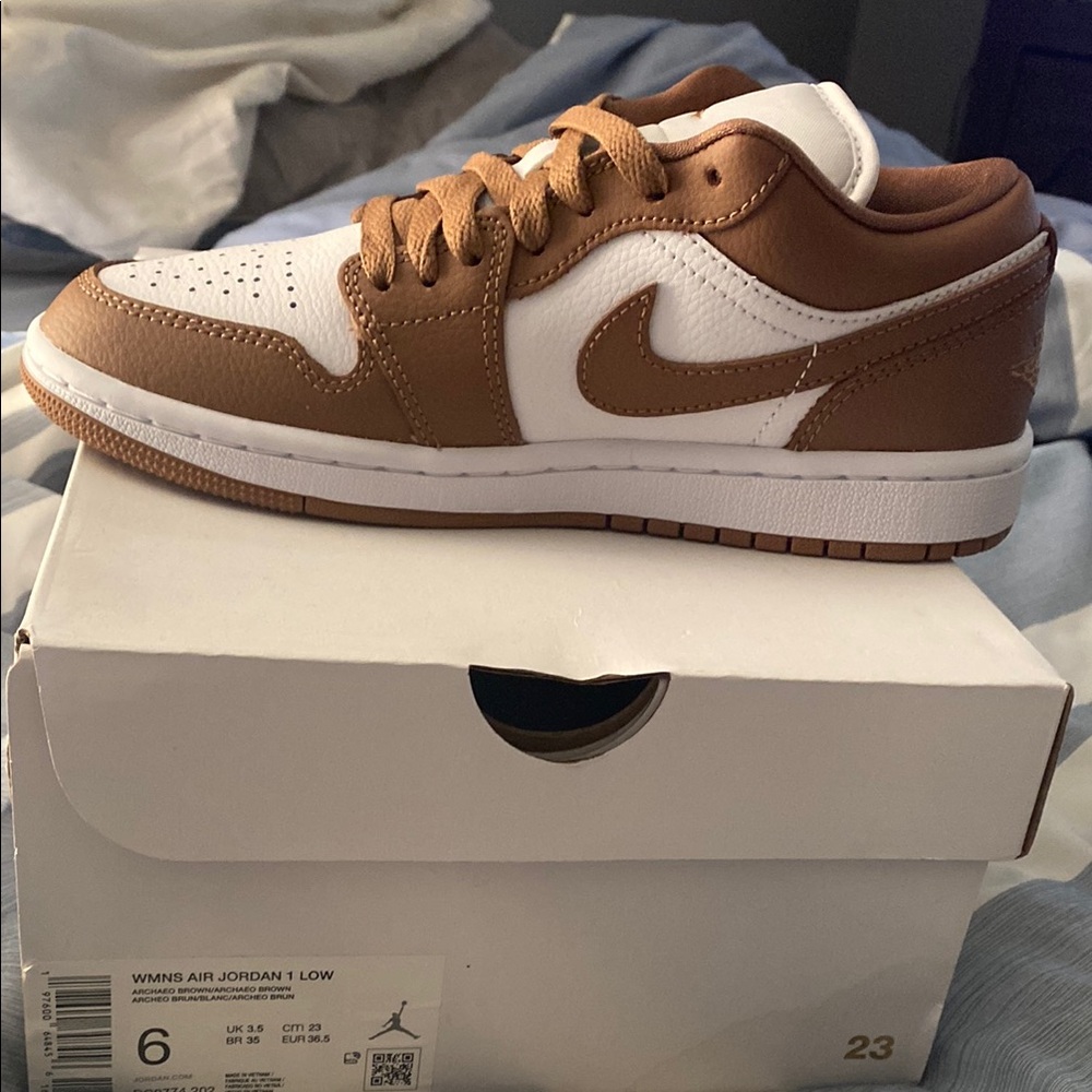 Nike Brown and White Sneakers - Picture 4 of 4